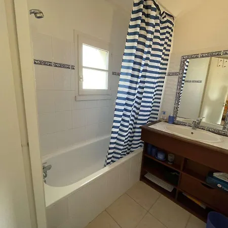 Maison De 8 Pers A 300m Avec Terrasse Et Parking, - Fr-1-224c-272 Holiday home