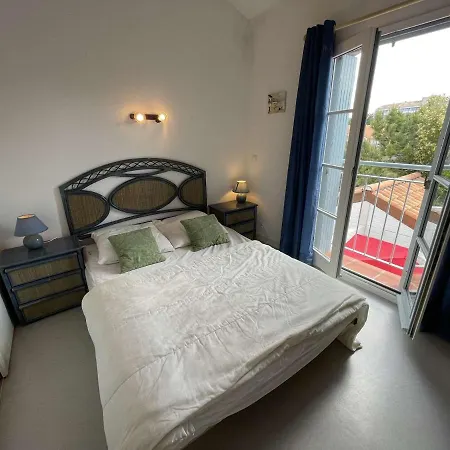 Maison De 8 Pers A 300m Avec Terrasse Et Parking, - Fr-1-224c-272 Holiday home *